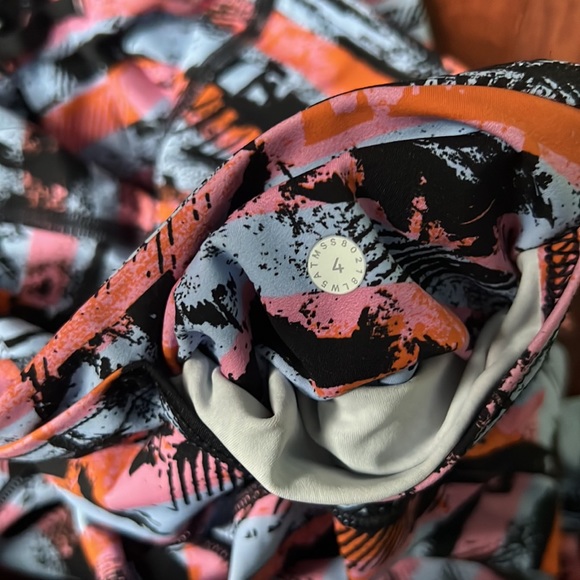 Lululemon Speed Up Crop *21” Colourful Printed Leggings Size 2 - Picture 5 of 5